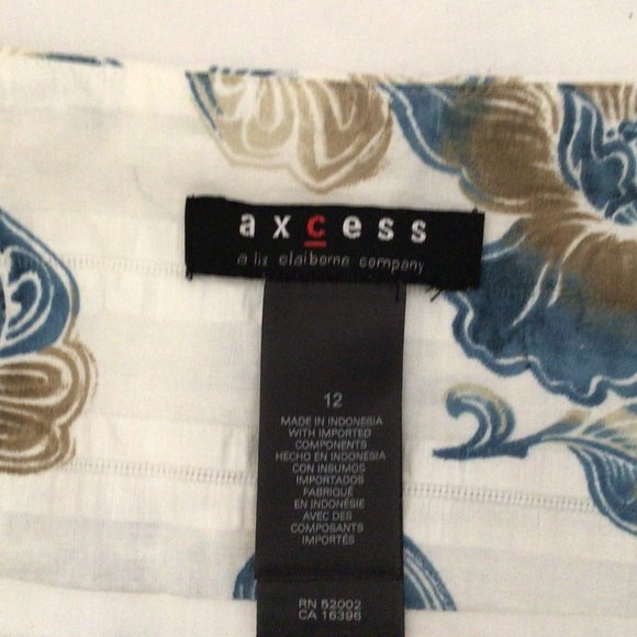 axcess A Liz Claiborne Company - White cotton skirt with blue & tan flowers - Picture 5 of 6